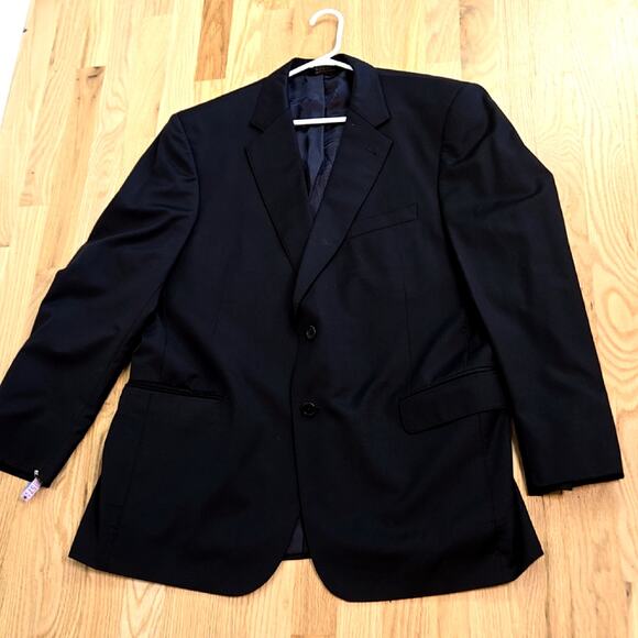 Jos A Banks men's suit Black Jacket 44 Reg, Pleated Pants - Picture 10 of 16